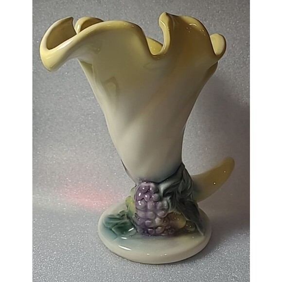 Hull Pottery Fiesta Cornucopia Vase 8.25'' Yellow Grapes #49 Vintage - Picture 3 of 8
